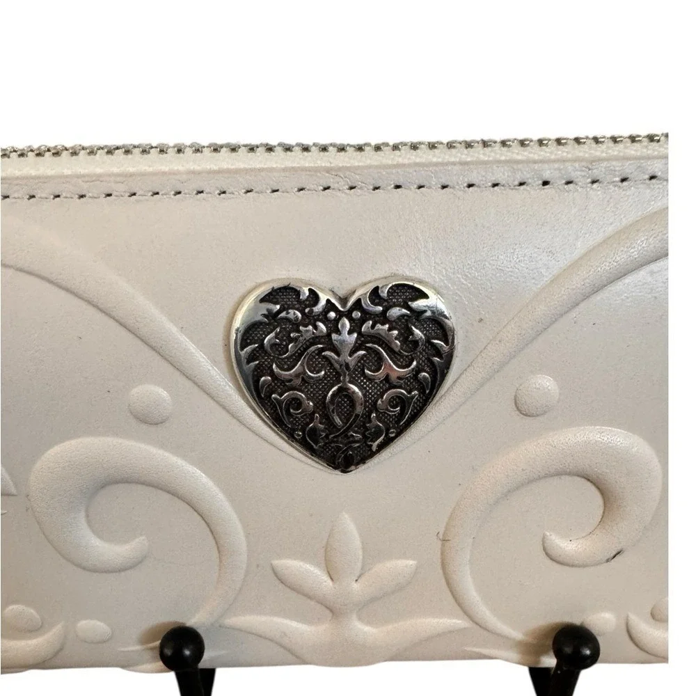 Brighton Ferrara White Leather Zip Around Organizer Wallet Crossbody Heart Logo - Picture 2 of 9